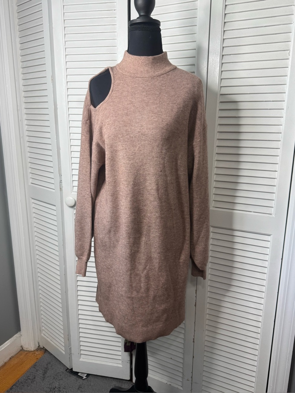Vici Dusty Rose Cutout Shoulder Mock Neck Casual Chic Tunic Sweater Dress Small